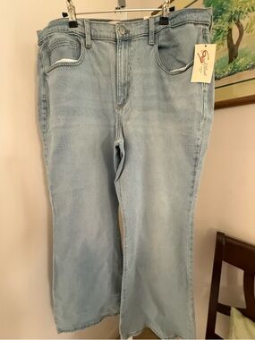 Universal Threads High-Rise Flare Jeans. NWT. Size 17 Short.